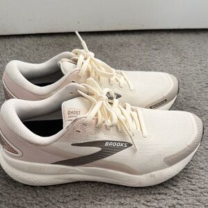 Brooks Women's Ghost Athletic Shoes - Cream and Gray